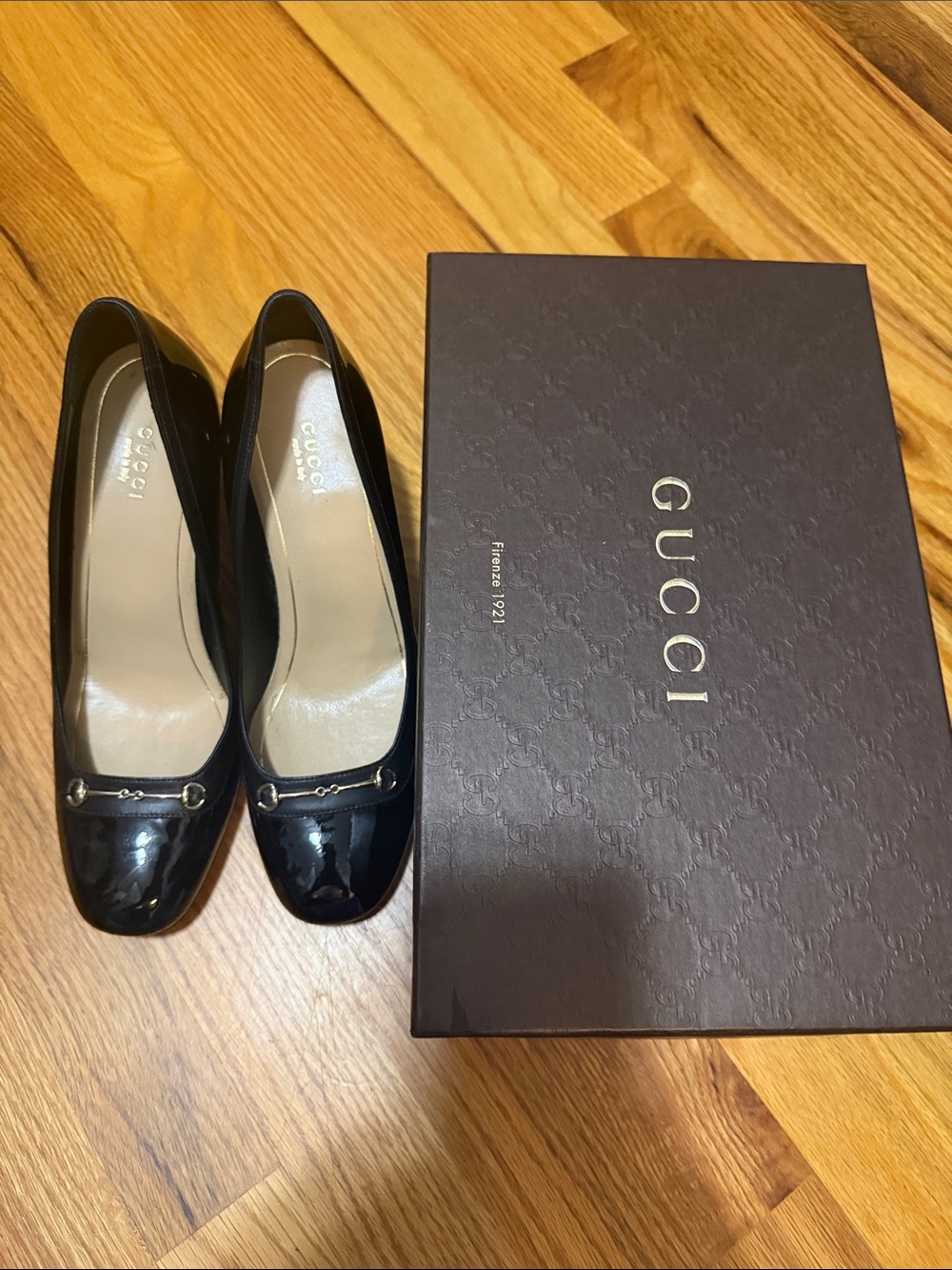 Gucci Women's Black Patent Leather Low Heel Pumps